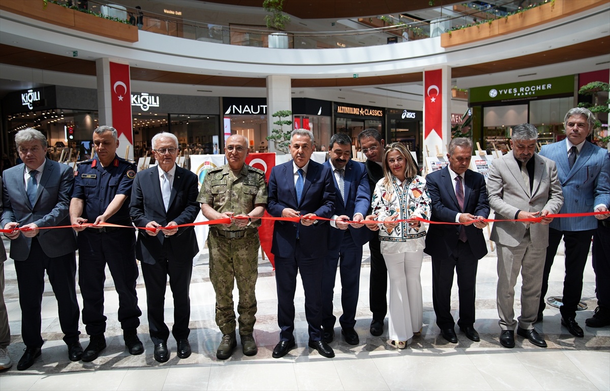 İzmir\'de 15 Temmuz sergisi açıldı