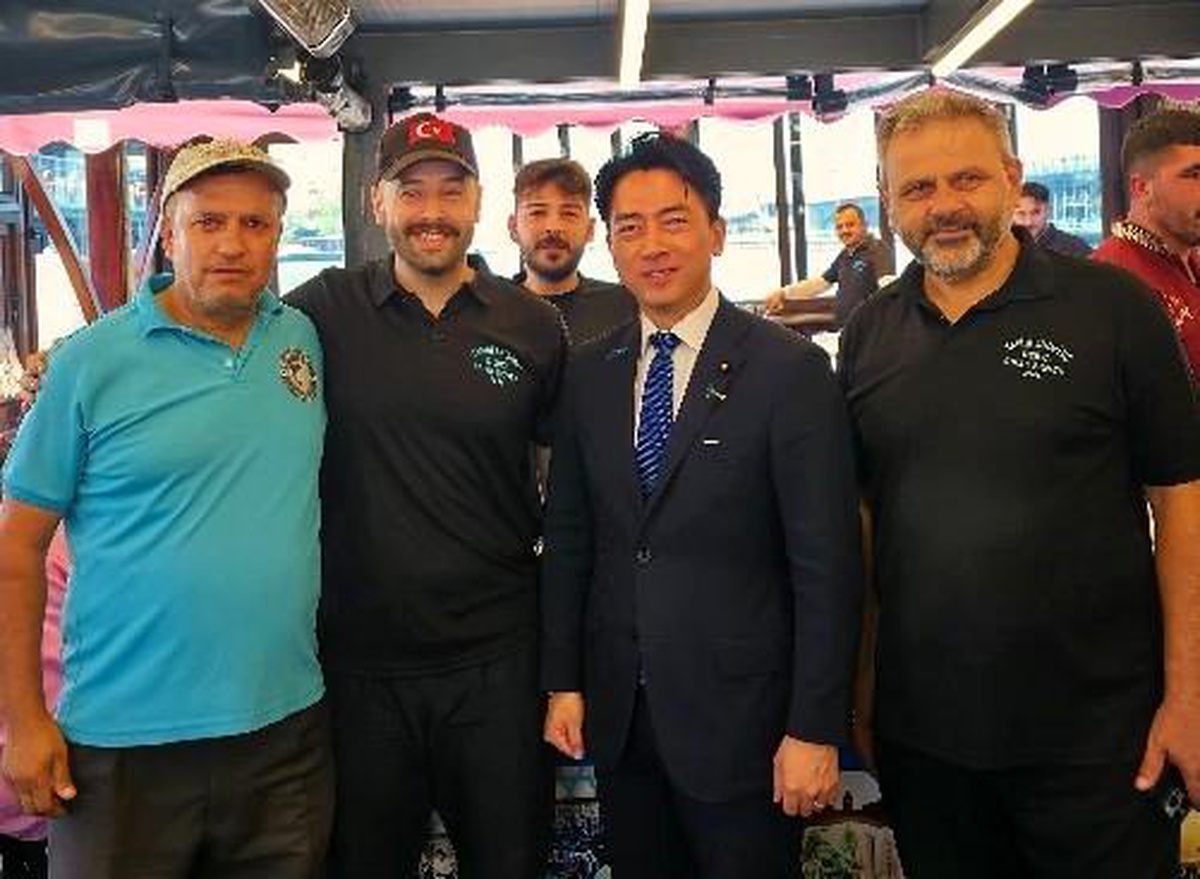 Japon Bakan Koizumi İstanbul’da Balık Ekmek Yedi