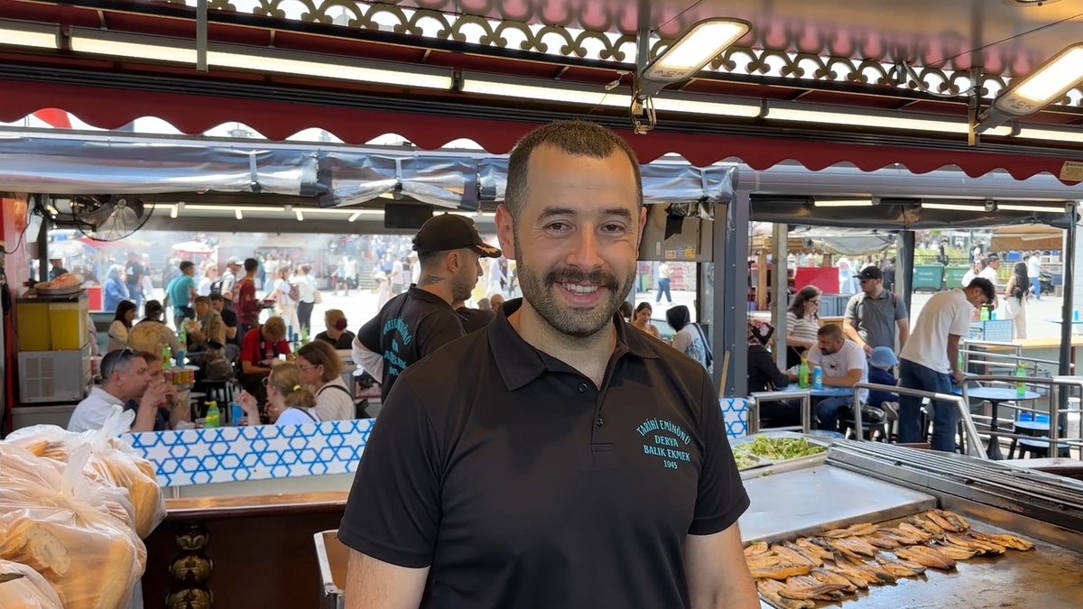 Japonya Savunma Bakanı İstanbul\'da Balık Ekmek Yedi