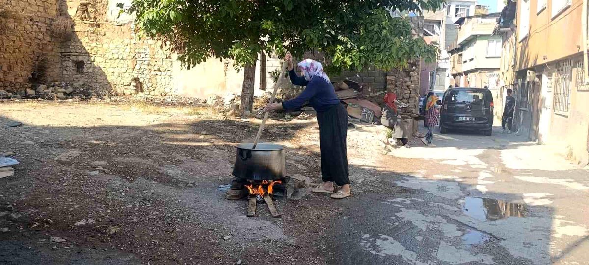 Kahramanmaraş\'ta Muharrem Ayında İmece Usulü Aşure