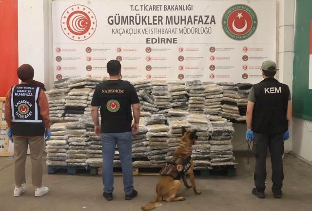 Sınır kapısında dev operasyon: Tam 1 ton 153 kilo uyuşturucu yakalandı