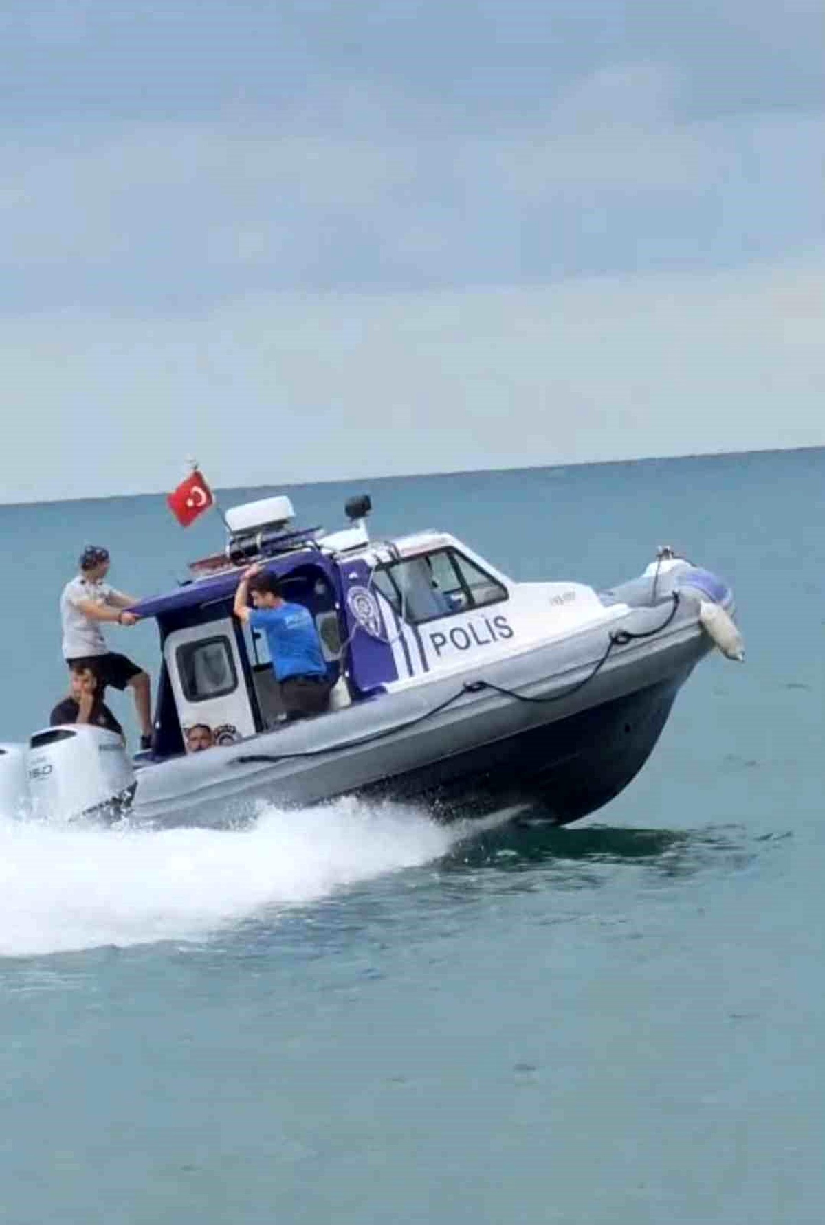 Dalgalara Kapılan Yüzücü Kurtarıldı