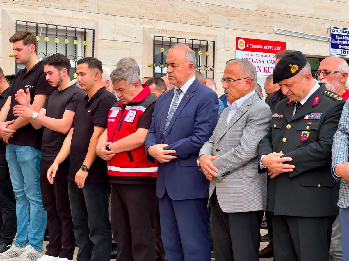 Kıbrıs Gazisi Ahmet Özkan Son Yolculuğuna Uğurlandı
