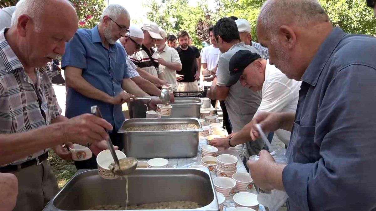 Bursa\'da Aşure İkramı