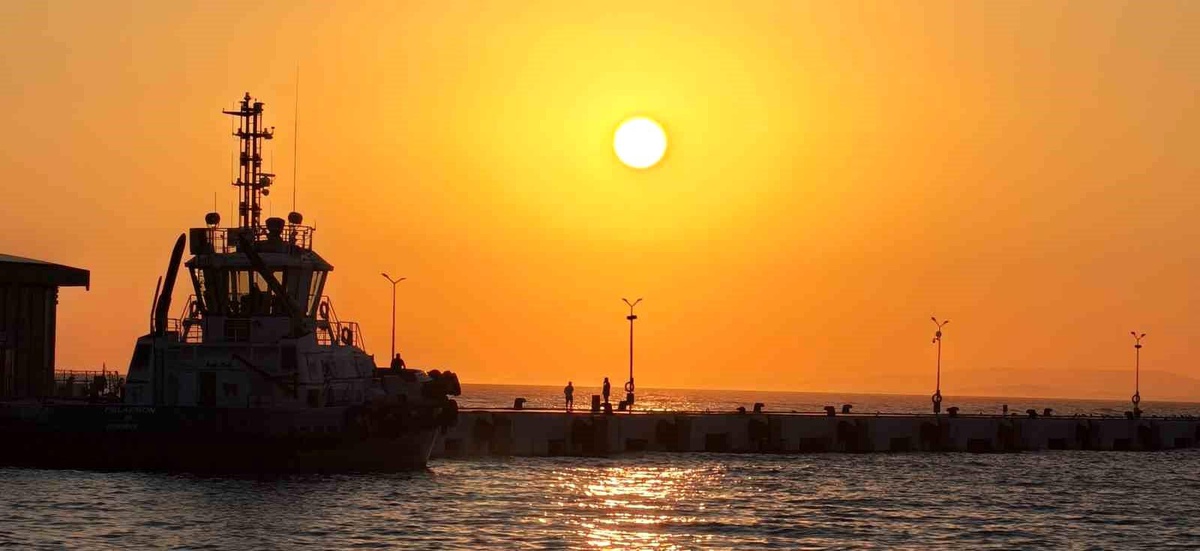 Kuşadası\'nda Eşsiz Gün Batımı