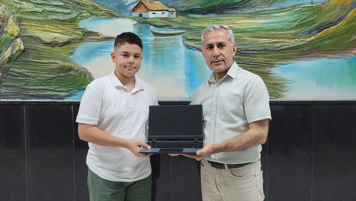 Ağabeyinin izinden gitti, ailesini gururlandırdı: İki kardeş de LGS şampiyonu