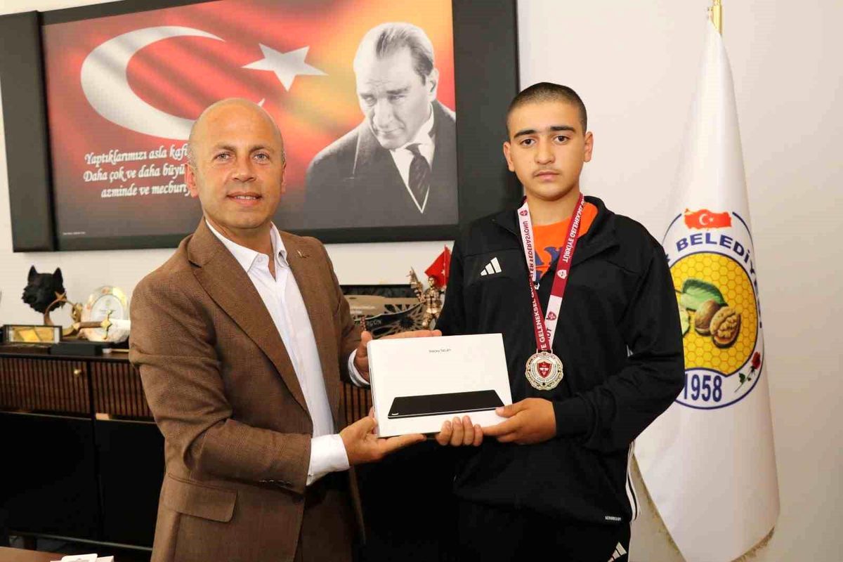 Olurlu genç pehlivana Başkan Ergün\'den tam destek