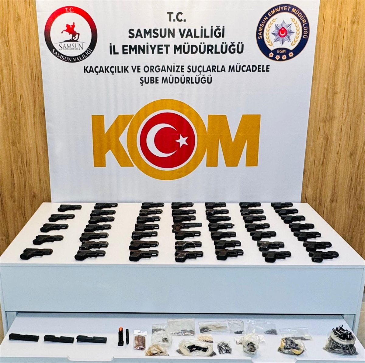 Samsun\'da 47 Ruhsatsız Tabanca Ele Geçirildi