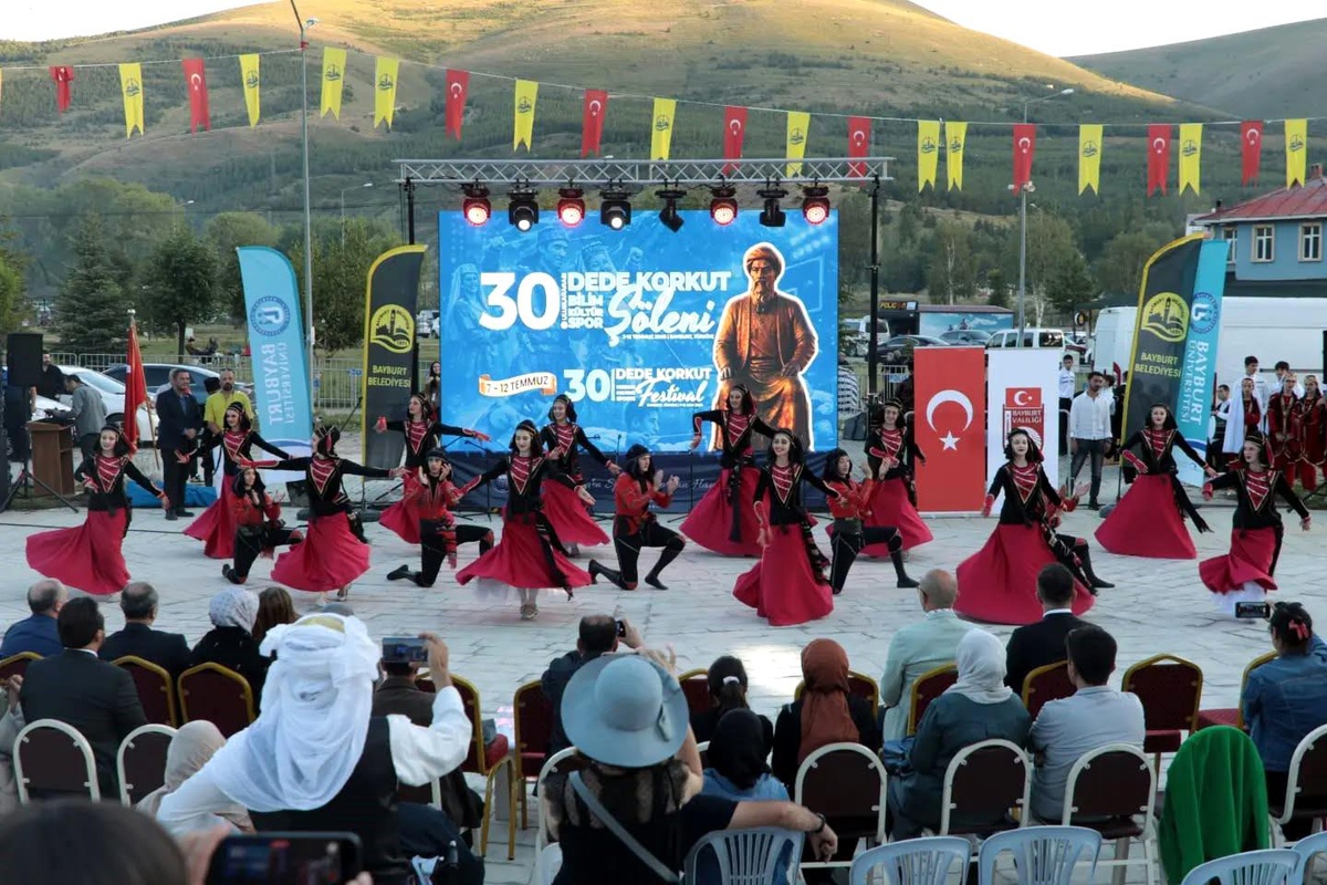 Bayburt\'ta 30. Dede Korkut Şöleni Coşkuyla Kutlandı