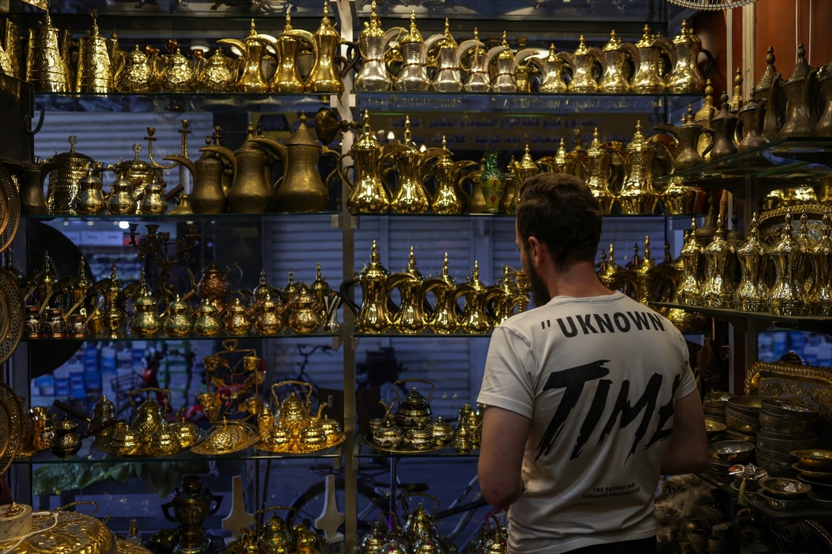 Şam\'da Bakır Ustaları Umudu Şekillendiriyor
