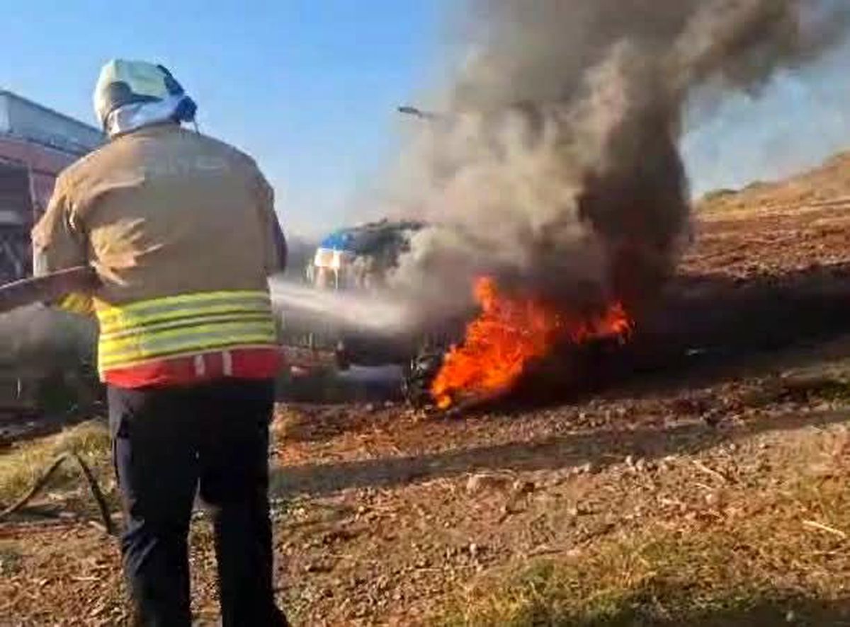 Hassa\'da Traktör Yangını: Araç Kullanılamaz Hale Geldi