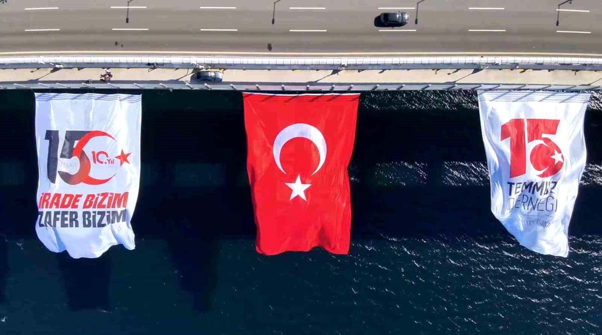 1915 Çanakkale Köprüsü\'nde Türk Bayrağı Dalgalandı