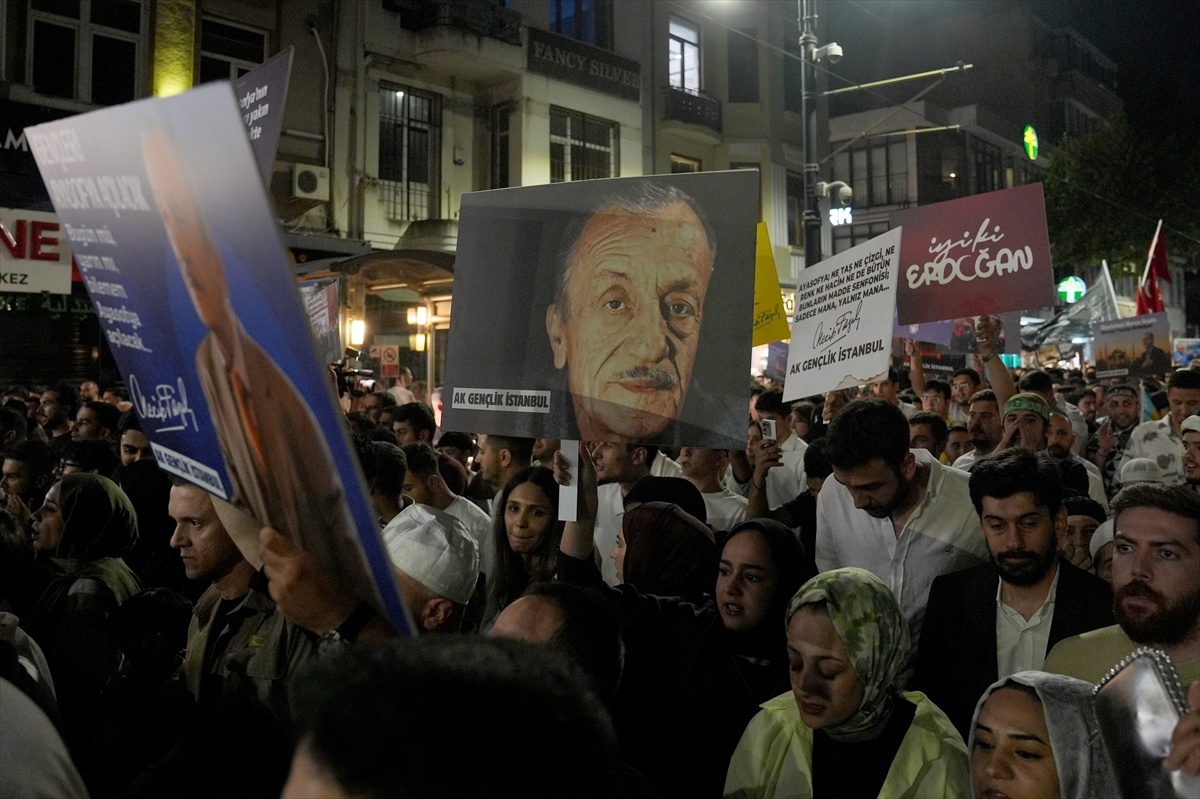 Ayasofya\'nın yeniden ibadete açılışının 6. yılında gençlik yürüyüşü