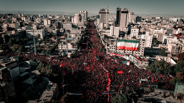 Babasının cenazesine katılmayan Mücteba Hamaney sessizliğini bozdu