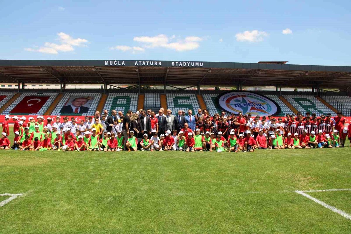 Bakan Bak\'tan Muğla\'ya Spor ve Yurt Müjdeleri