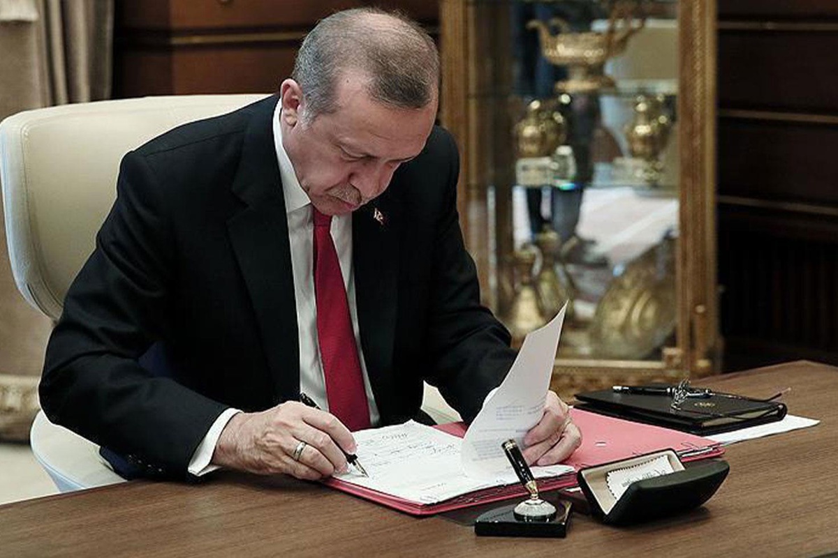Bakanlıklarda görevden alma ve atama kararları Resmi Gazete\'de