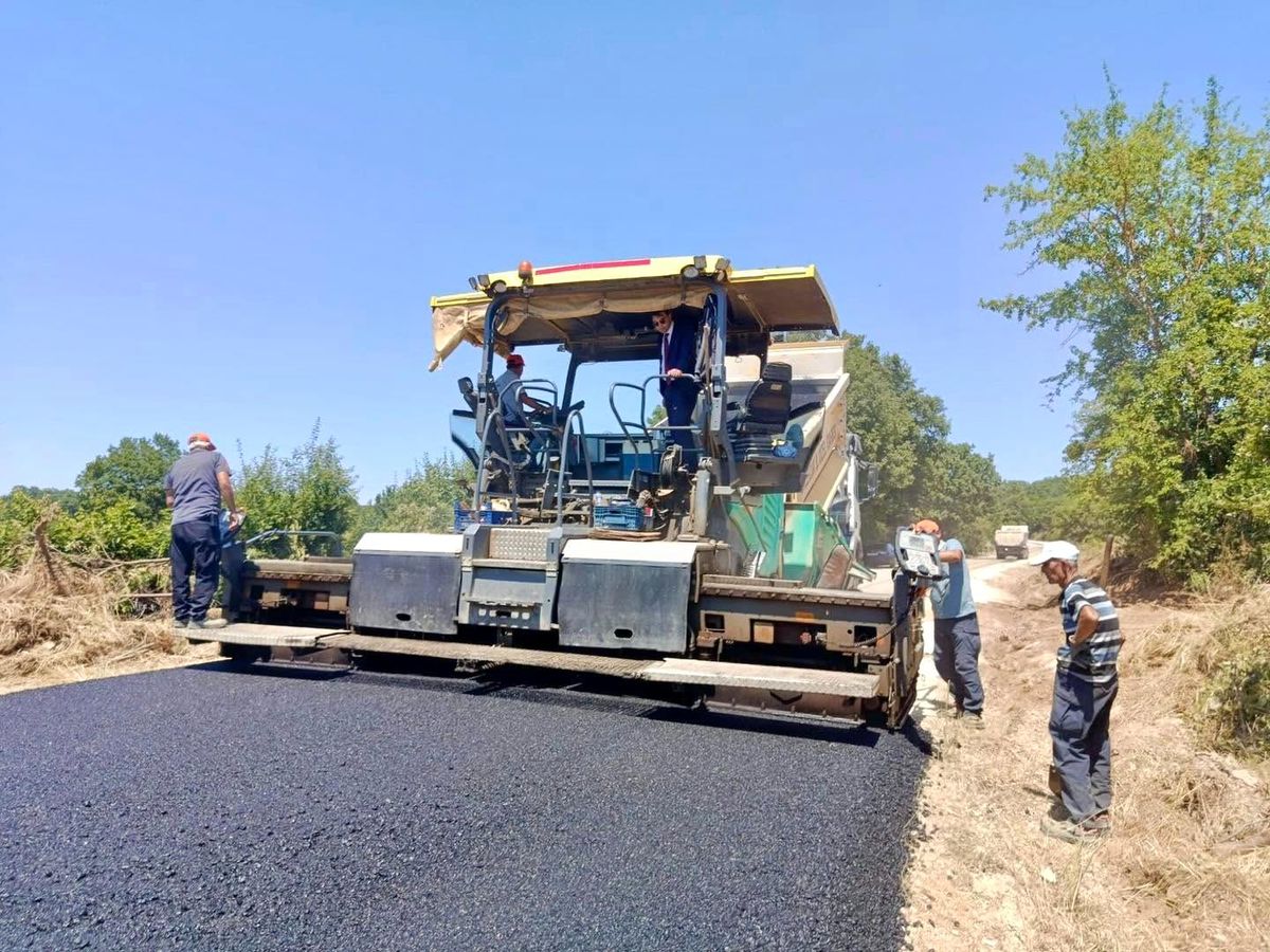 Bilecik\'te Köy Yolu Sıcak Asfalt Projesi