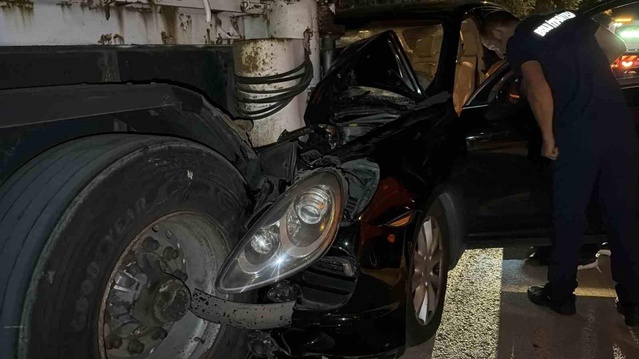 Bolu’da SUV Tıra Çarptı: Sürücü Yaralı