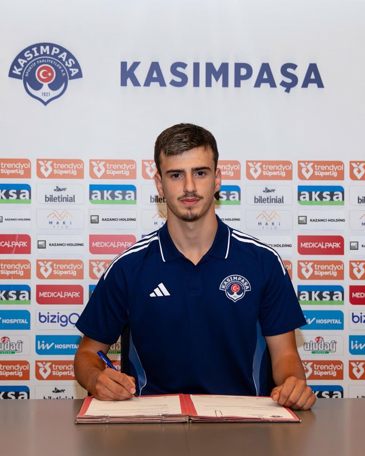 Mecit Sercan Deniz Kasımpaşa ile Anlaştı
