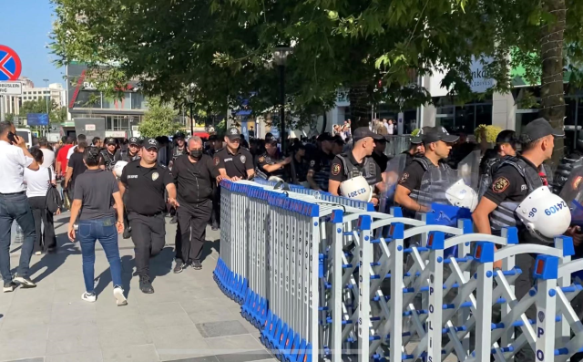 Çankaya Belediye Başkanı Hüseyin Can Güner, ülkeye dönüşünde Esenboğa Havalimanı'nda gözaltına alındı.