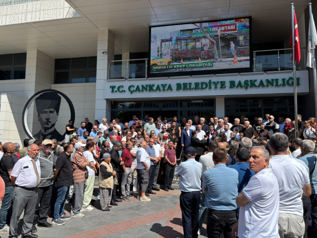 Çankaya Belediye Başkanı Hüseyin Can Güner, ülkeye dönüşünde Esenboğa Havalimanı'nda gözaltına alındı.