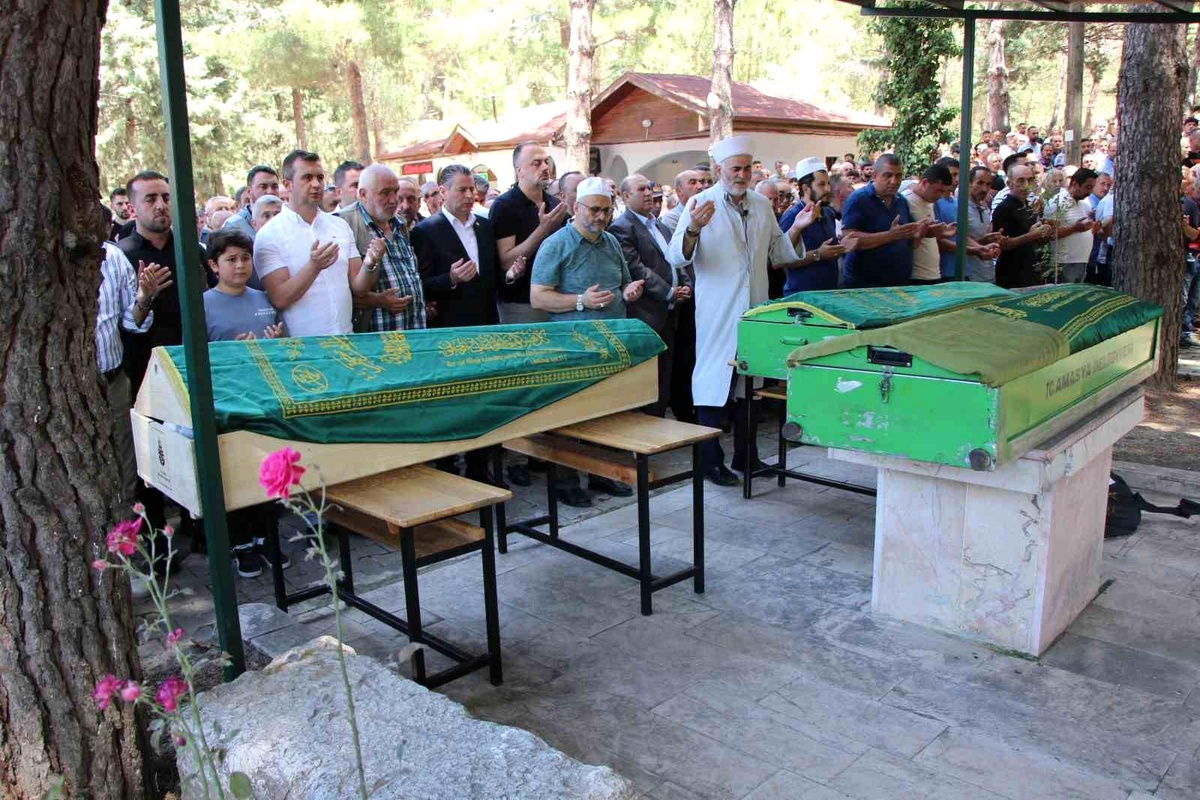 Cenaze Dönüşünde Feci Kaza