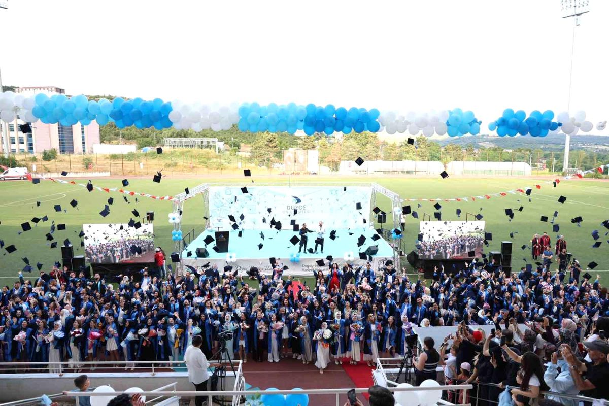 Düzce Üniversitesi 2025-2026 Mezuniyet Töreni