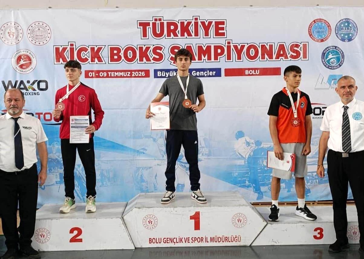 Erzincanlı Sporcular Kickboks Şampiyonası\'nda Zirvede