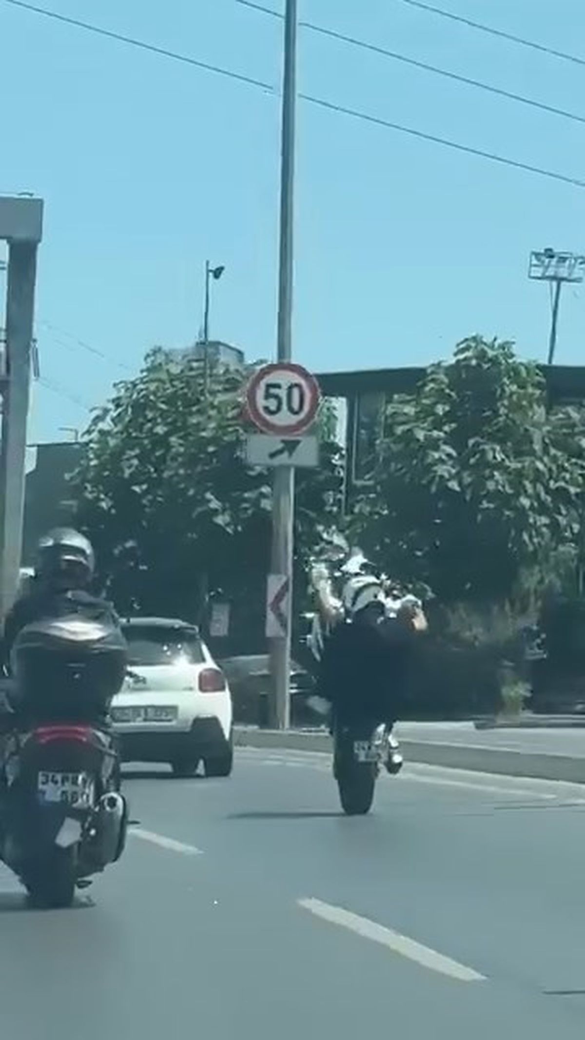 Esenyurt\'ta Tehlikeli Motosiklet Gösterisi
