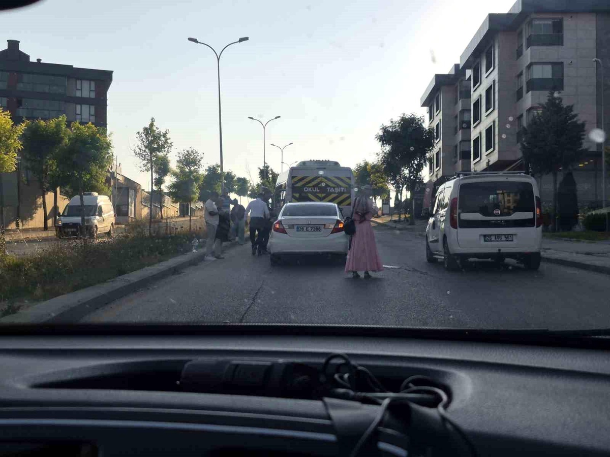 Eskişehir\'de Trafik Kazası Maddi Hasarla Atlatıldı