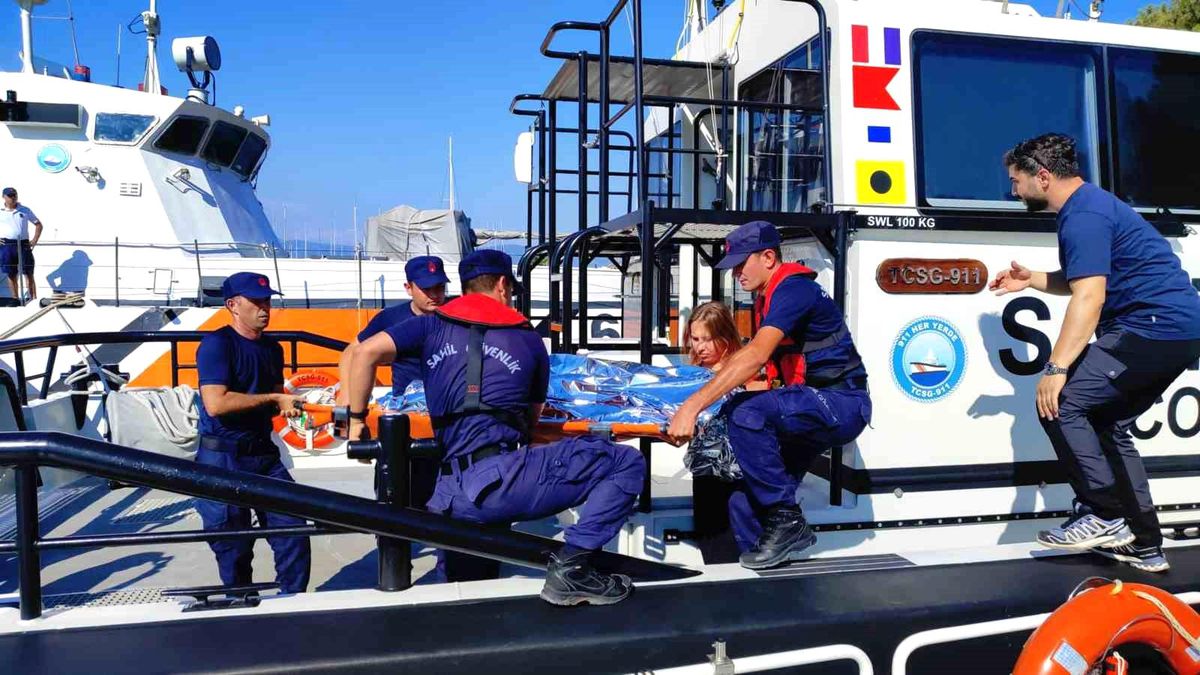 Fethiye Açıklarında Yaralı Vatandaşlara Tahliye
