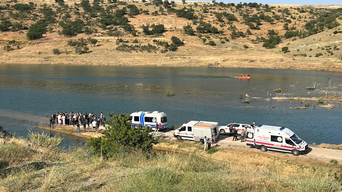 Lise Öğrencisi Gölette Boğuldu