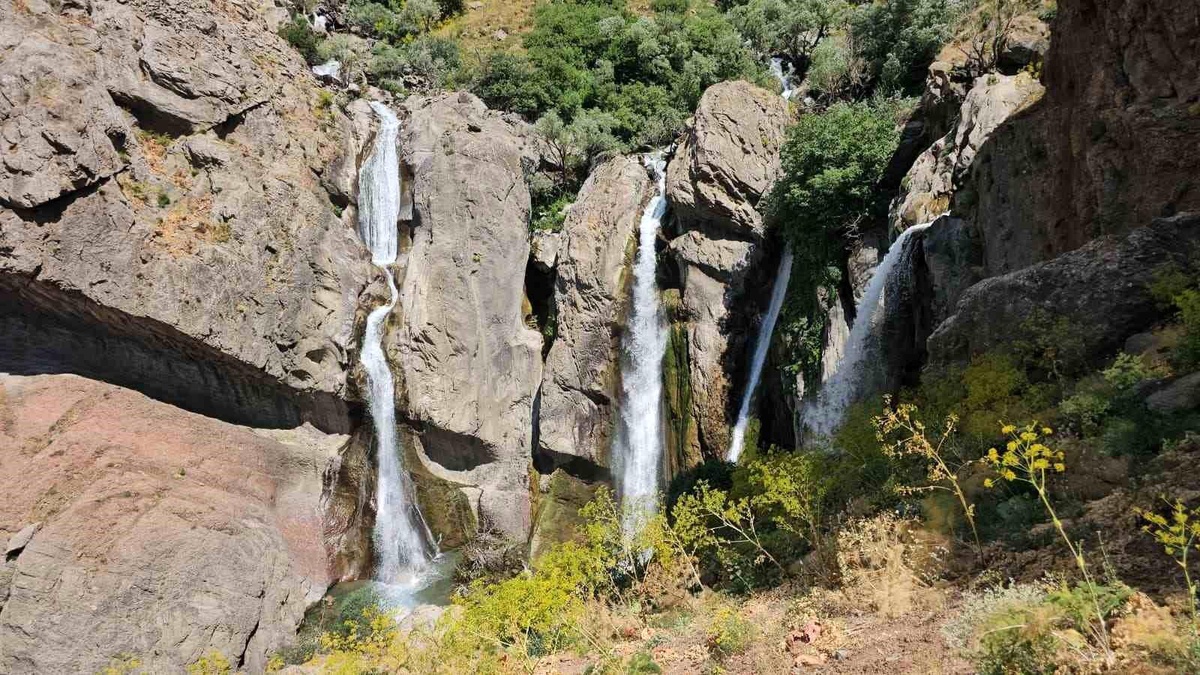 Marinüs Şelalesi: Hakkari\'nin Doğa Cenneti