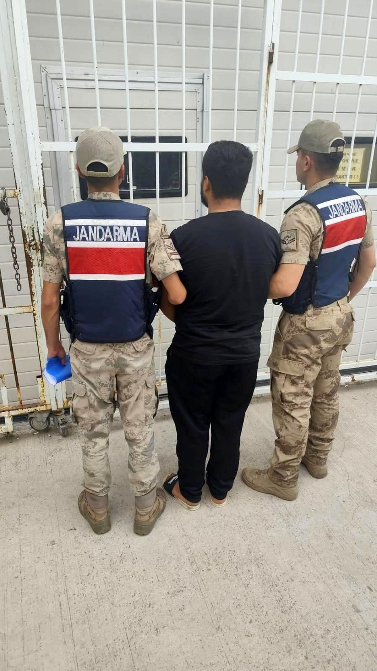 Hırsızlıkla Aranan Şahıs Yakalandı