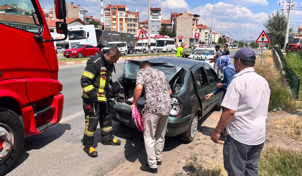 Tavşanlı\'da Trafik Kazası: İki Çocuk Yaralı