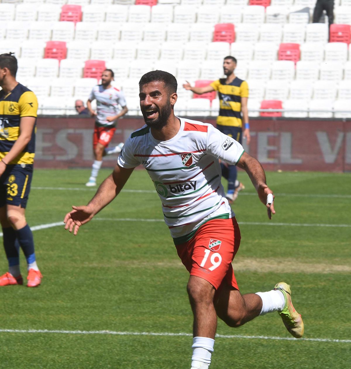 Karşıyaka'ya Yılmaz Ceylan D&ouml;n&uuml;yor
