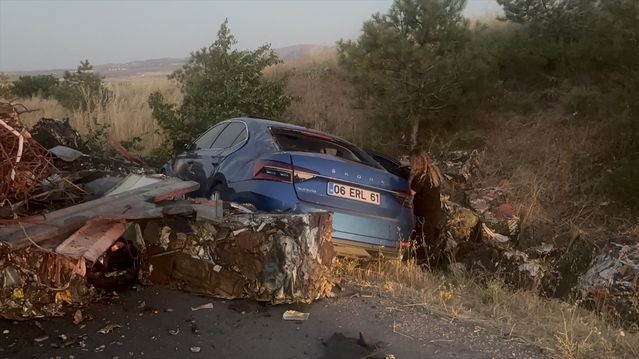Kırıkkale’de Tır Devrildi, Sürücü Yaralandı
