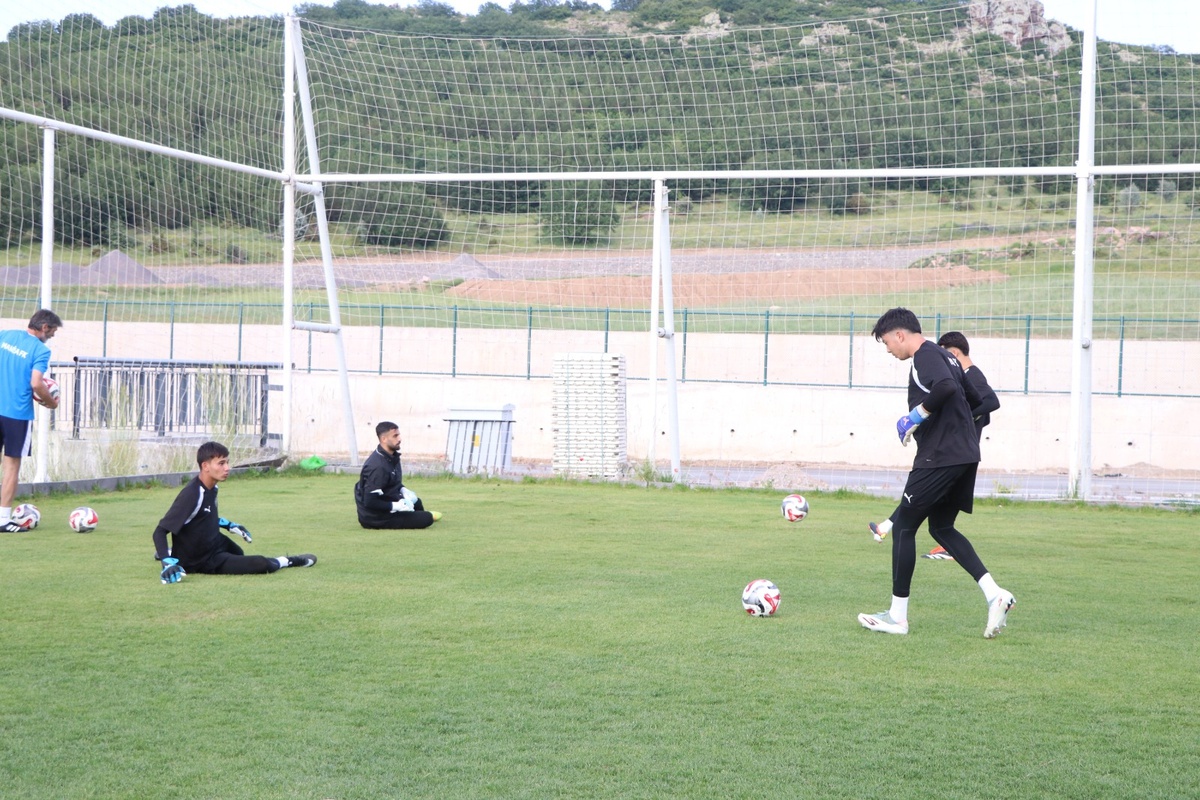 Manisa FK Yeni Sezon Hazırlıklarını Erciyes\'te Sürdürüyor