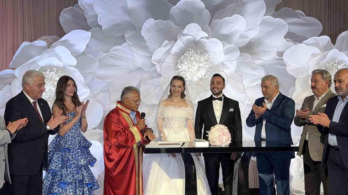 Mustafa Demirel\'in mutlu günü