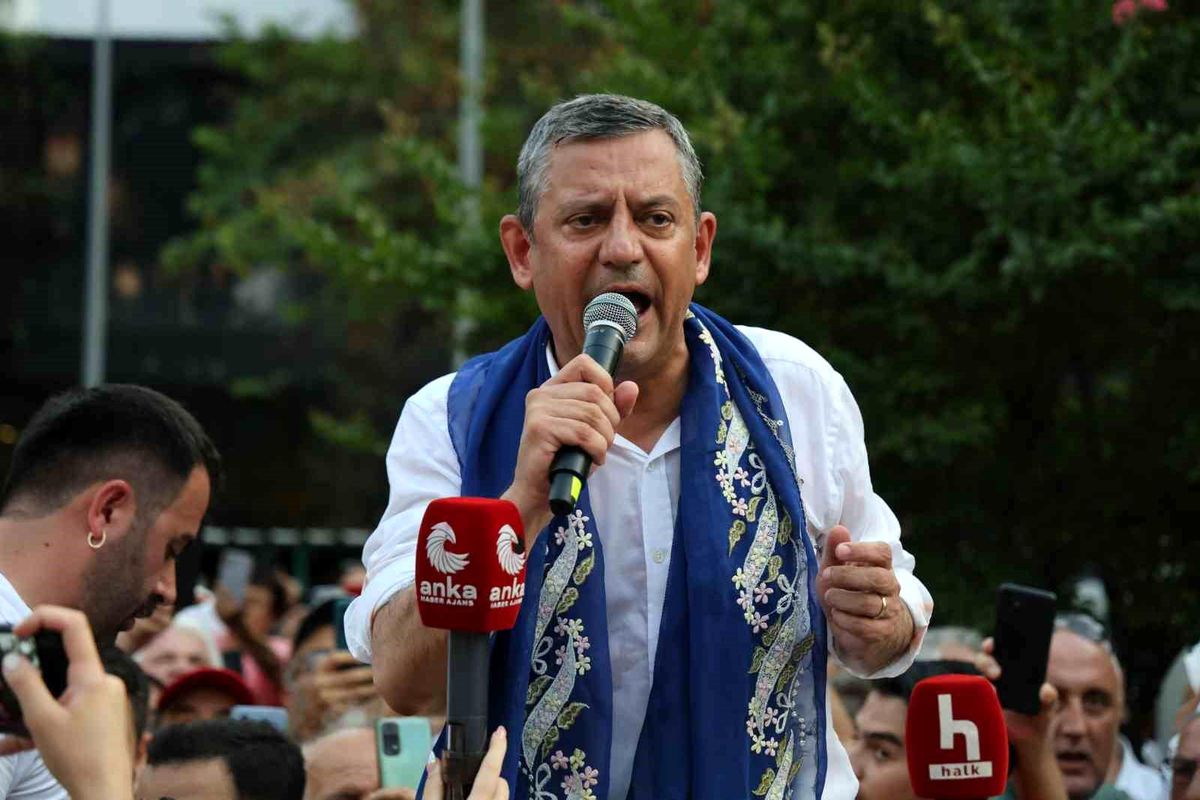 Özgür Özel: Ya partiyi geri alırız ya yeni yol açarız