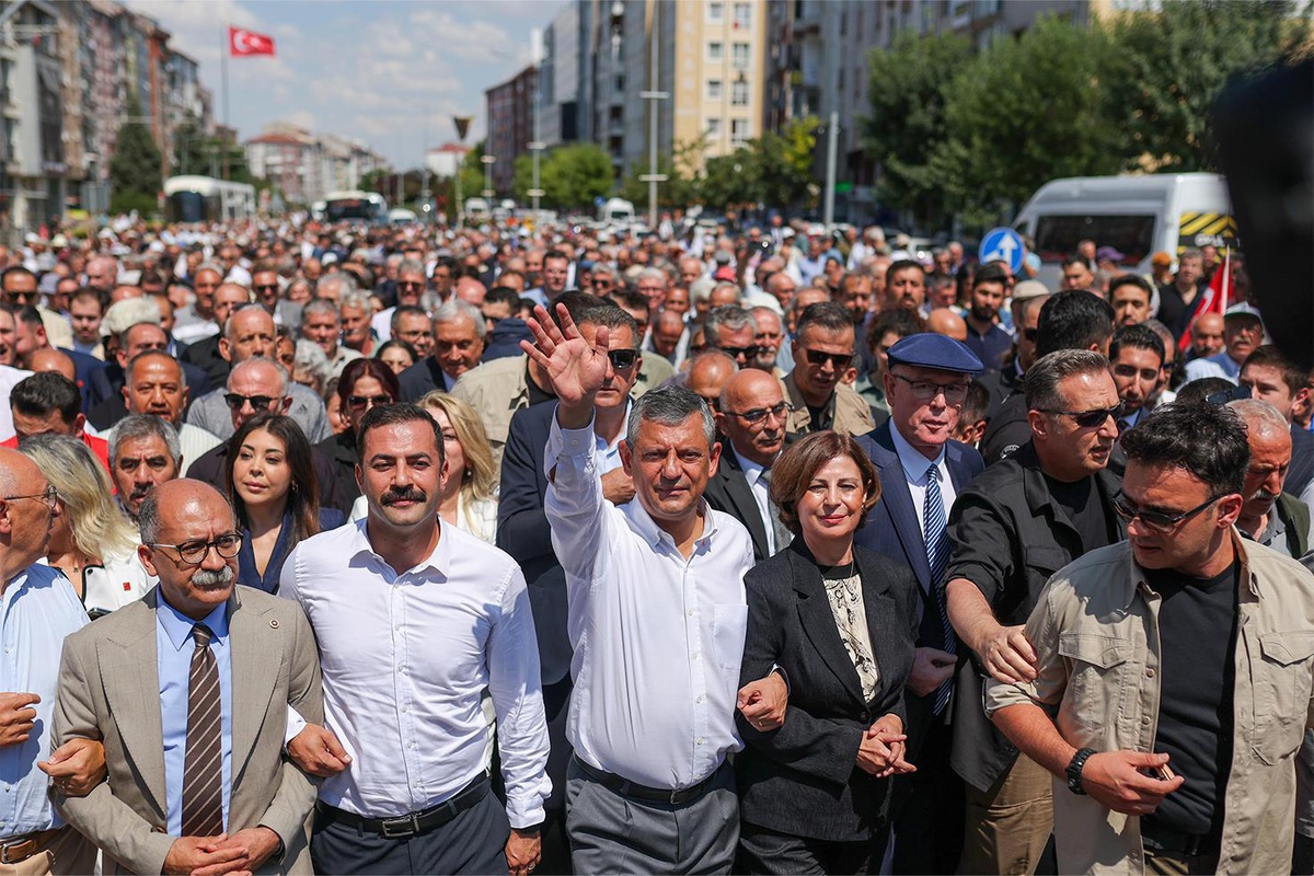 Özgür Özel\'den yeni parti açıklaması: Sabrın taştığı yerde yeni partiyi kurarız