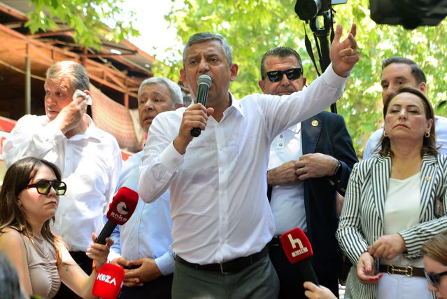 Özgür Özel: Sizi hiç üzmeden yeni bir yol açacağız