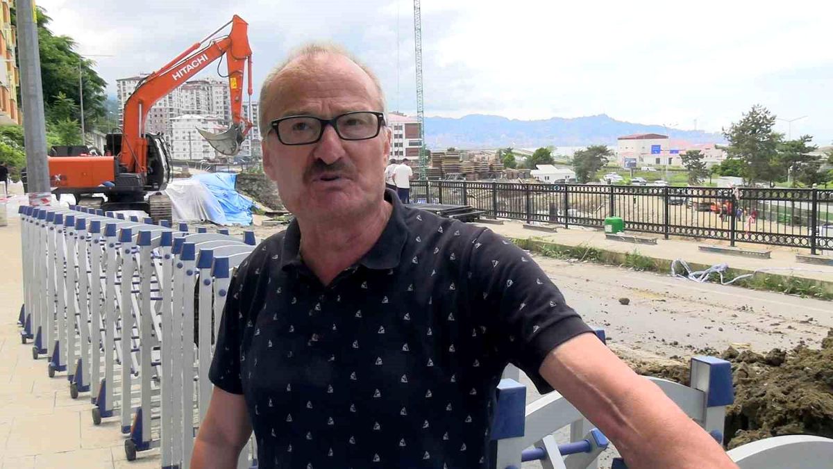 Rize\'de yol çöktü: Bina sakinleri uyardıklarını ancak dinlenilmediklerini söyledi