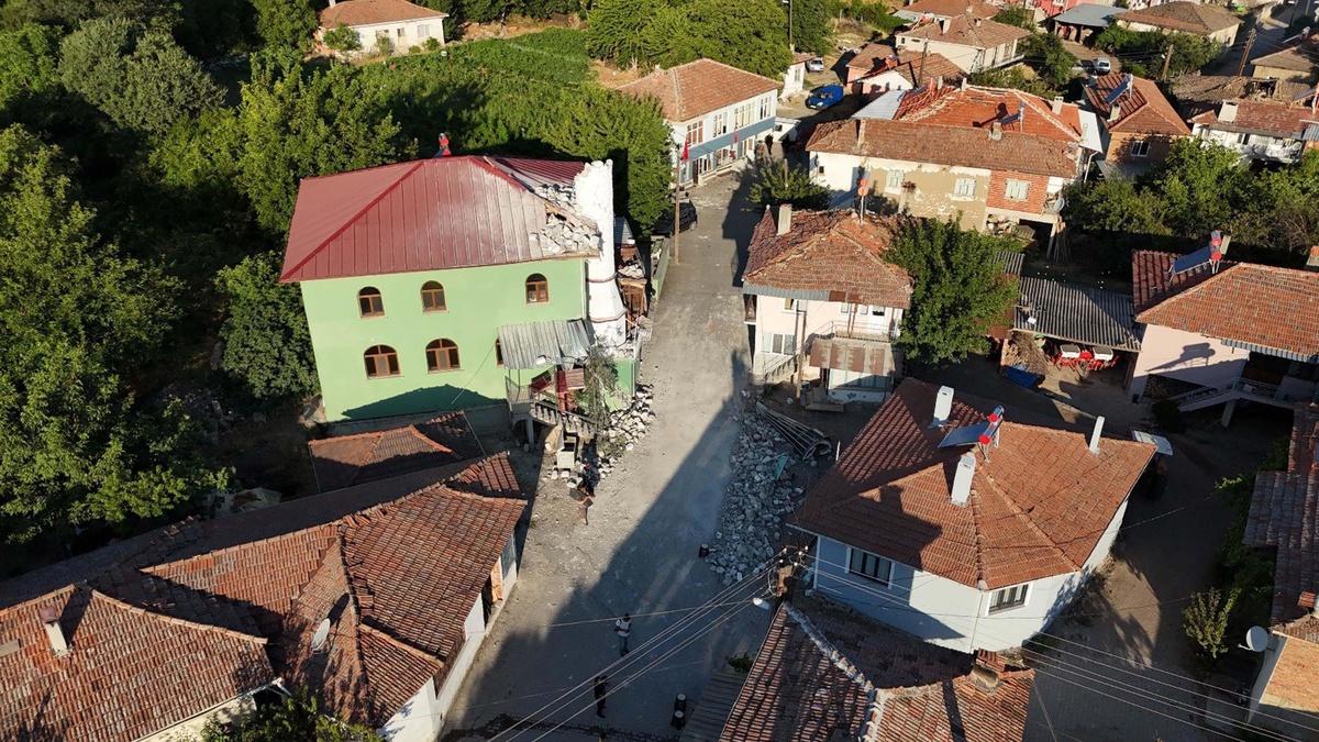 Sındırgı\'daki Depremler \'Hibrit\' Olarak Sınıflandırıldı