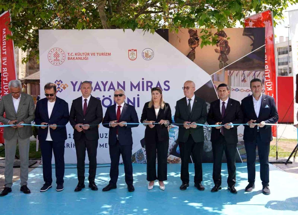 Sivas\'ta Yaşayan Miras Şöleni Başladı