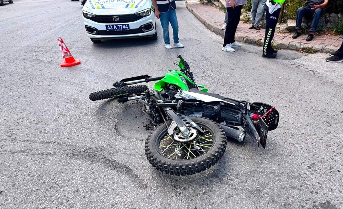 Tavşanlı\'da Trafik Kazası: Motosiklet Sürücüsü Yaralandı