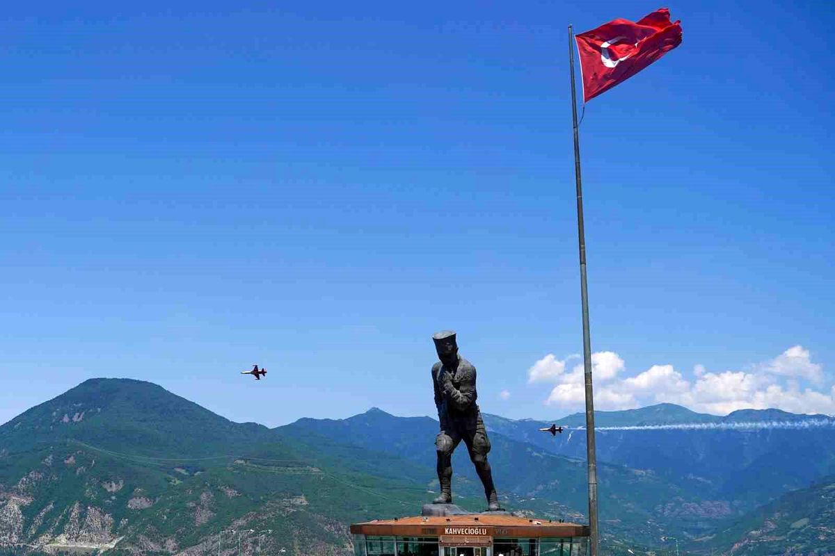 Türk Yıldızları Gösterisi Hava Koşulları Nedeniyle İptal