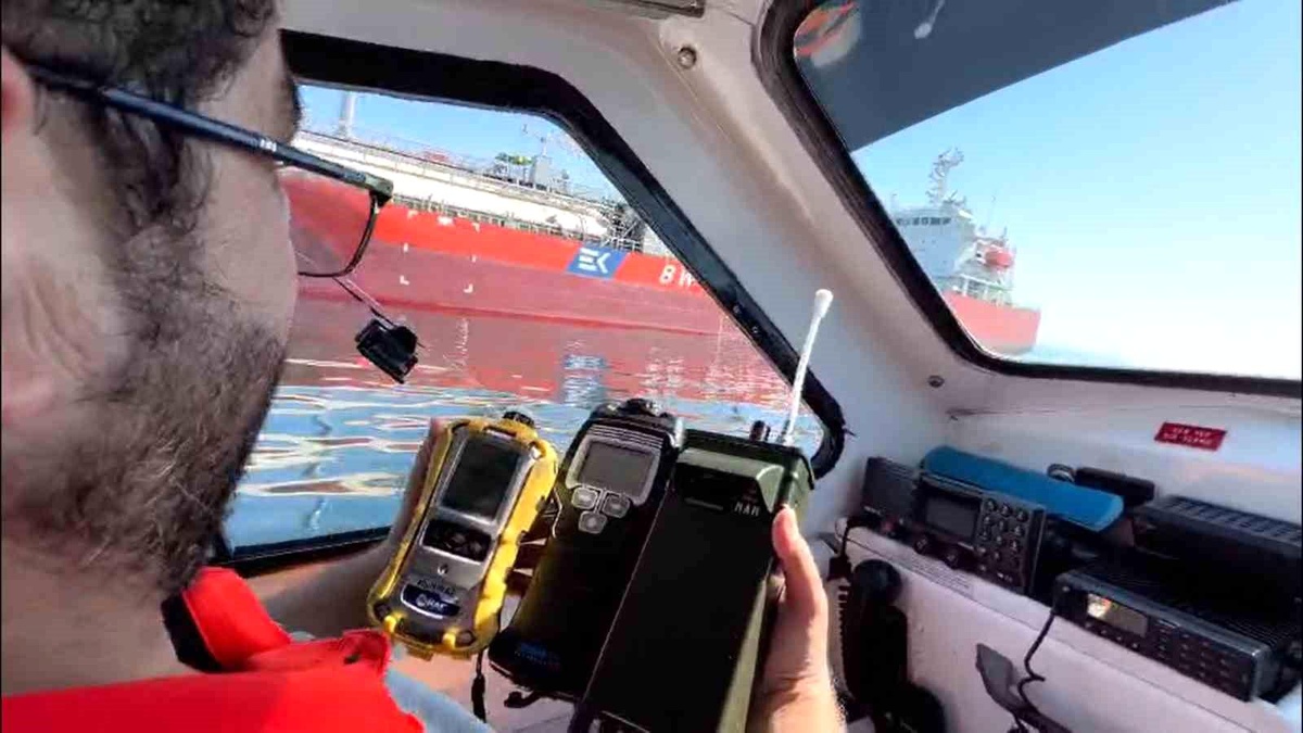 Çınarcık\'ta Gaz Kokusu Kaynağı Tanker Gemisi