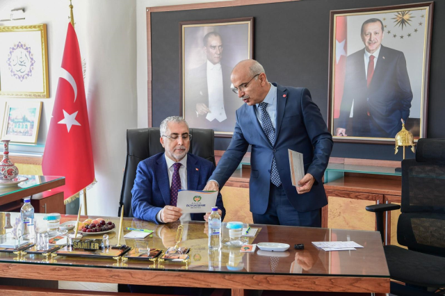 Bakan Işıkhan'dan <a class='keyword-sd' href='/malatya-buyuksehir-belediyesi/' title='Malatya Büyükşehir Belediyesi'>Malatya Büyükşehir Belediyesi</a>'ne ziyaret