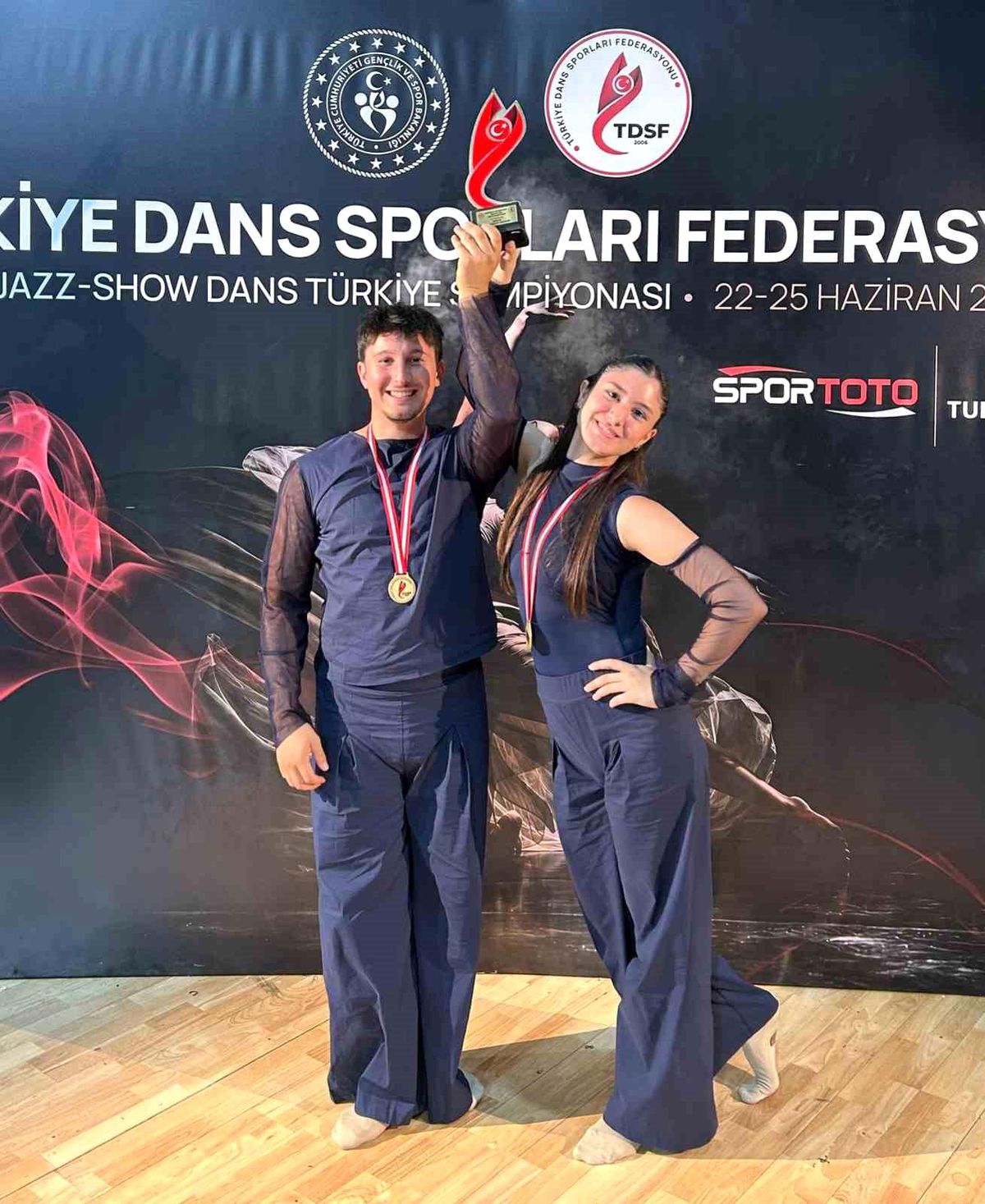 Çift Yönlü Başarı: Dans ve Koyun Yetiştiriciliği